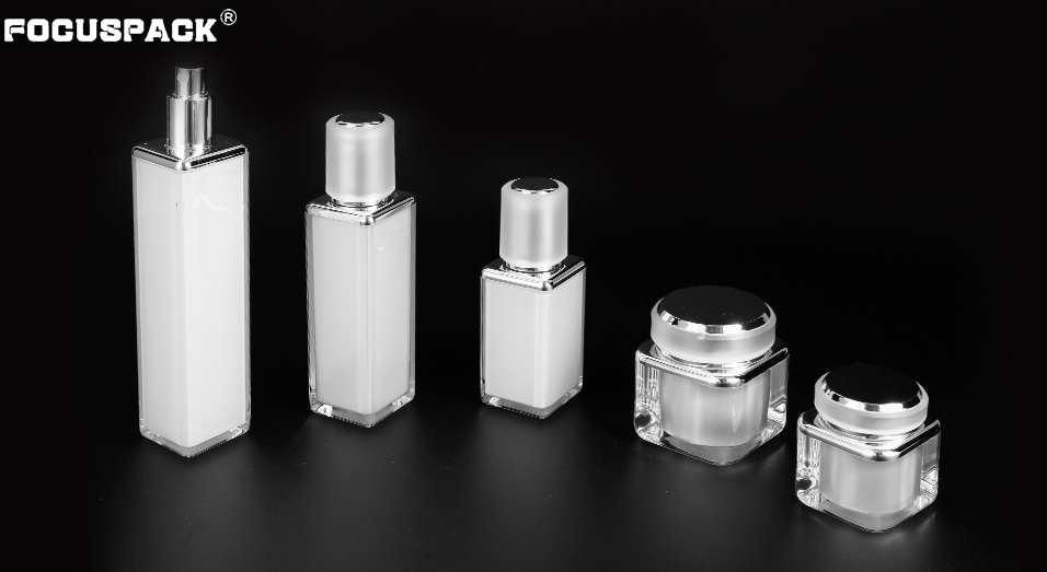 Square Classic Square Cosmetic Plastic Acrylic Bottle for Skincare Packaging